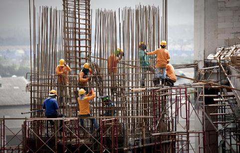 建筑劳务分包能否分包给个人？——解读政策法规与实践风险